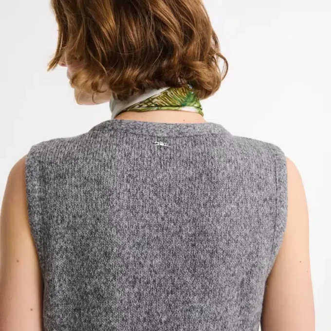 Sleeveless cardigan